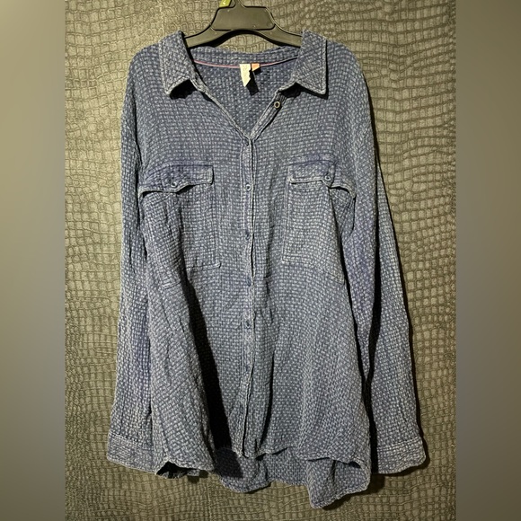 Anthropologie Tops - Pilcro textured dark blue button down✨